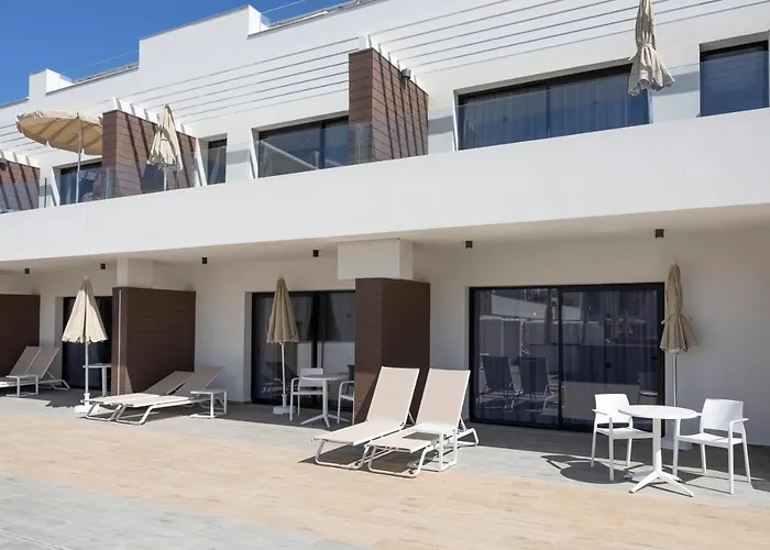 Esmeralda Homes By Livvo * Cotillo