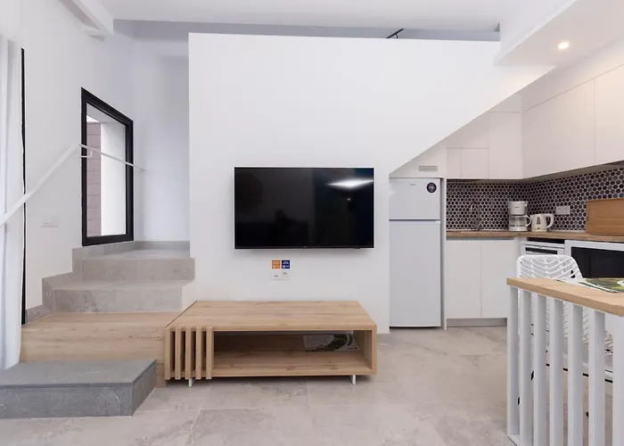 Esmeralda Homes By Livvo * Cotillo