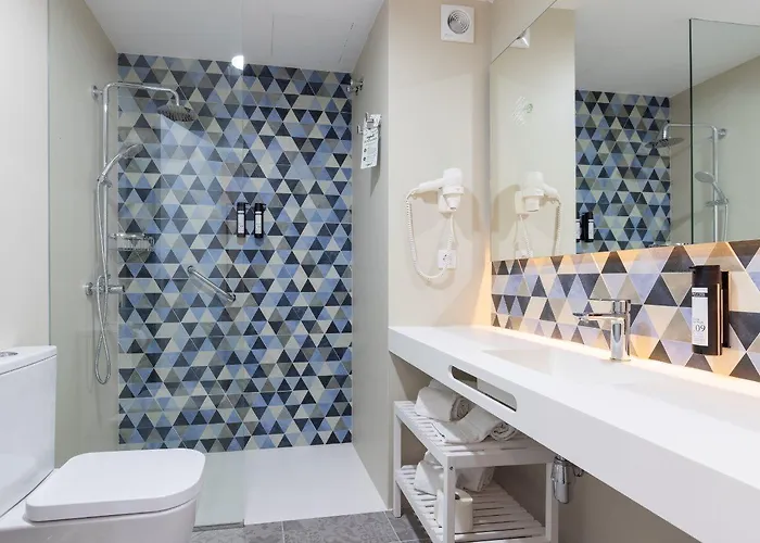 Esmeralda Homes By Livvo דירה *