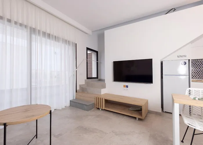 Esmeralda Homes By Livvo * Cotillo