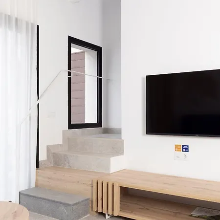 Esmeralda Homes By Livvo Apartament *